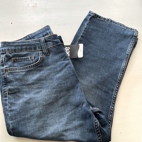 Lee Denim - Lee mid rise ladies capri jeans, regular fit size 6M